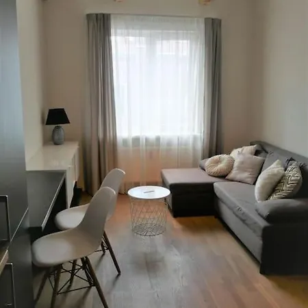 Lovely 1-bedroom شقة