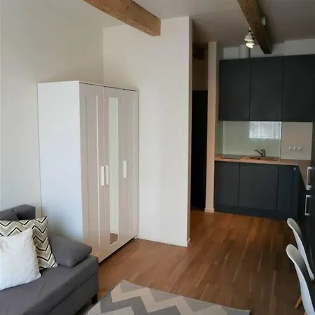 Lovely 1-bedroom شقة *
